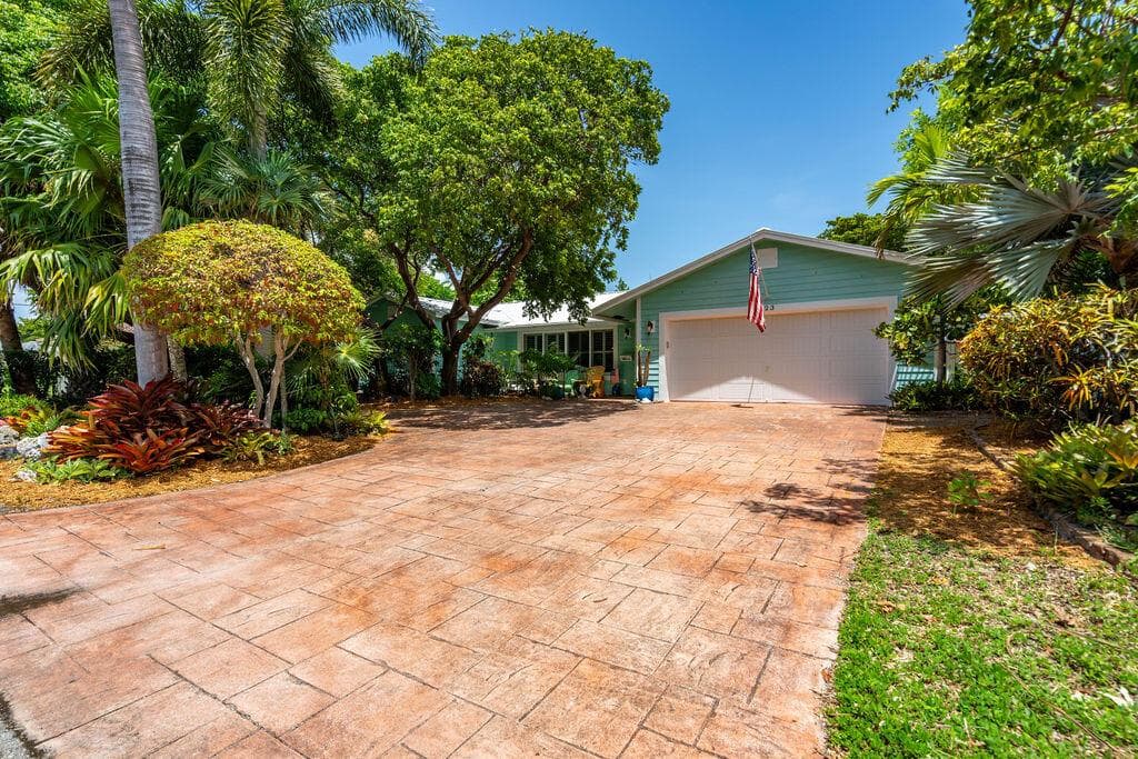 2823 NE 35TH Court, Lighthouse Point FL 33064