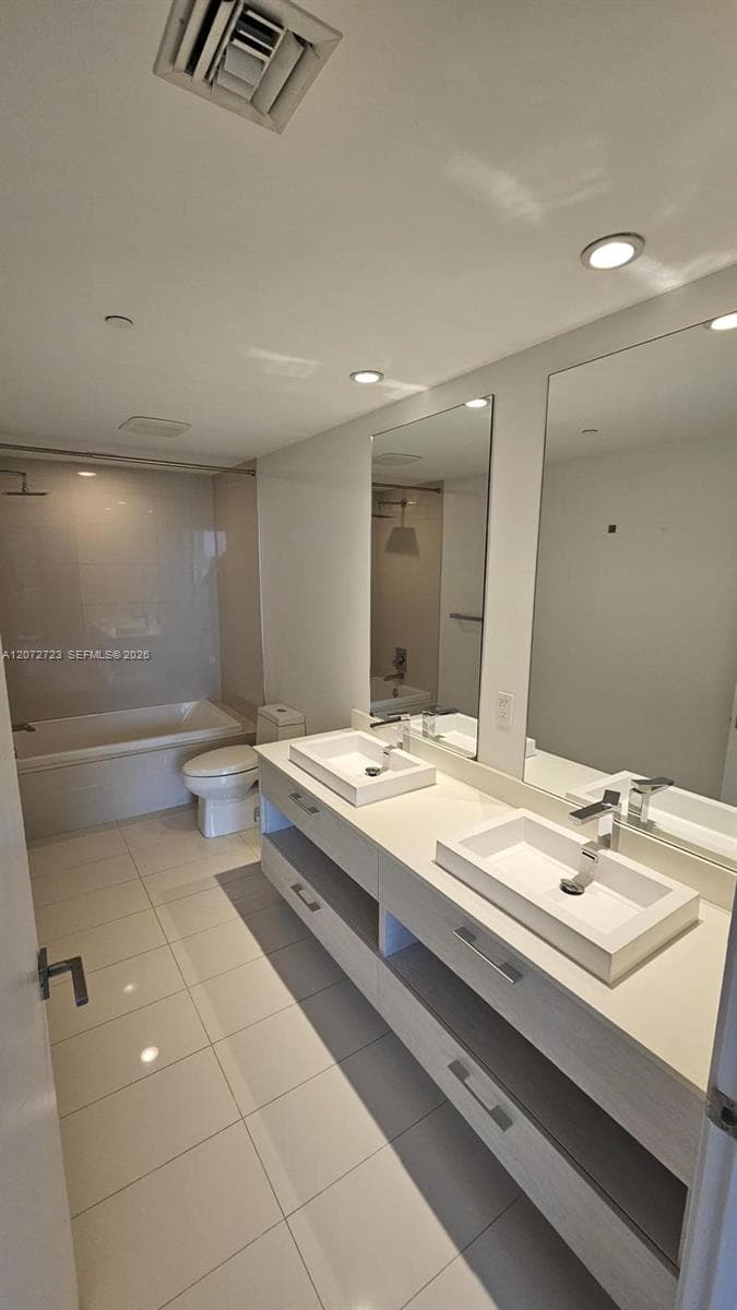 45 SW 9th St # 2102, Miami FL 33130 photo 3
