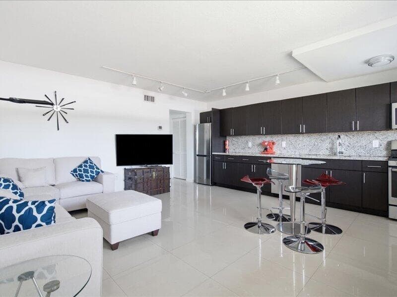 525 Meridian Avenue # 305, Miami Beach FL 33139 photo 3