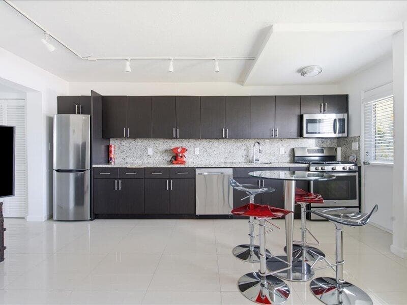 525 Meridian Avenue # 305, Miami Beach FL 33139 photo 4