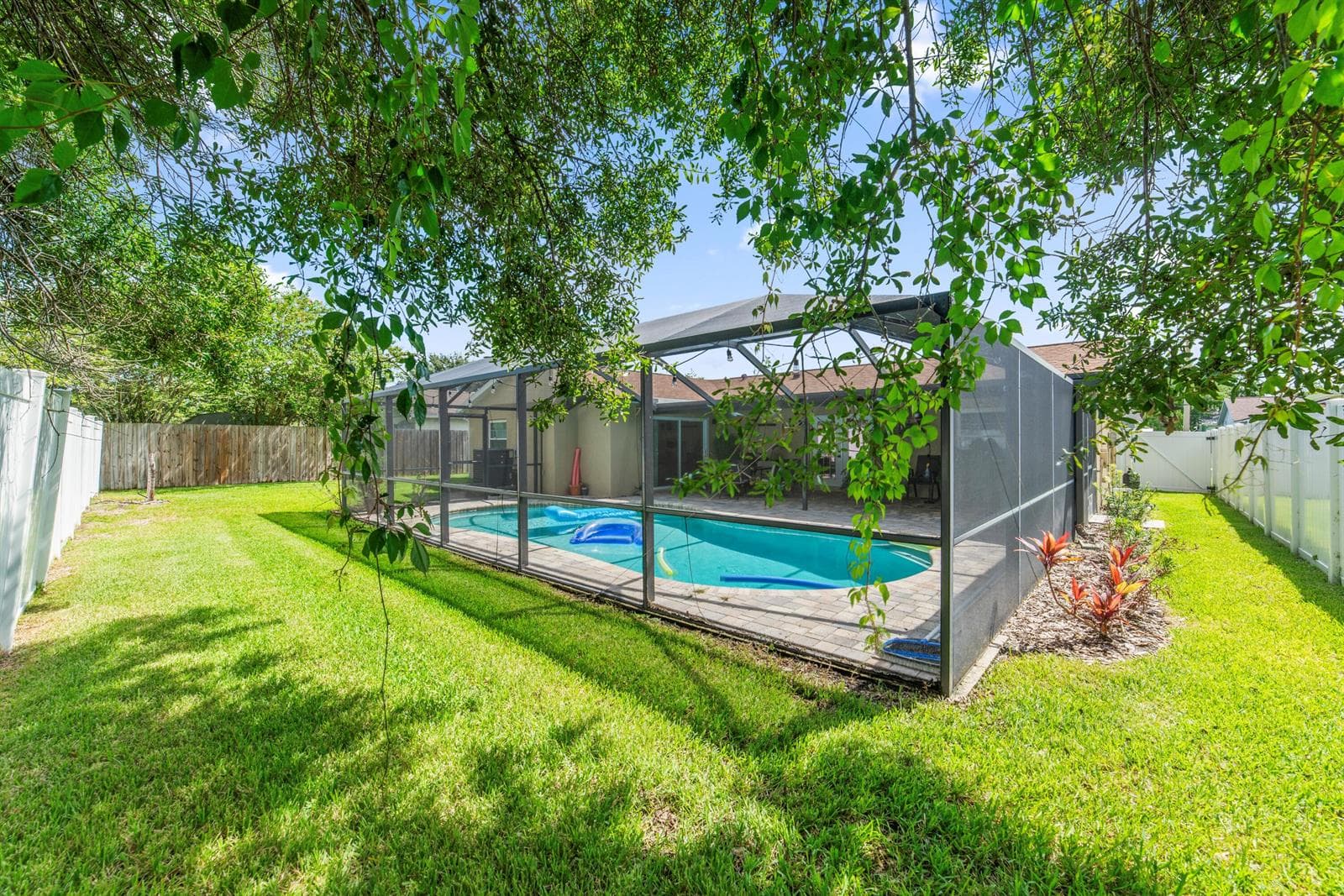 1003 RED OAK Circle, Brandon FL 33511 photo 2
