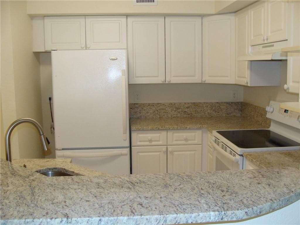 4245 S 57TH Avenue # 104W, FL 33463 photo 3