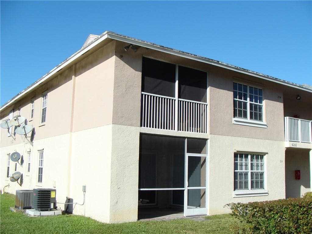 4245 S 57TH Avenue # 104W, FL 33463