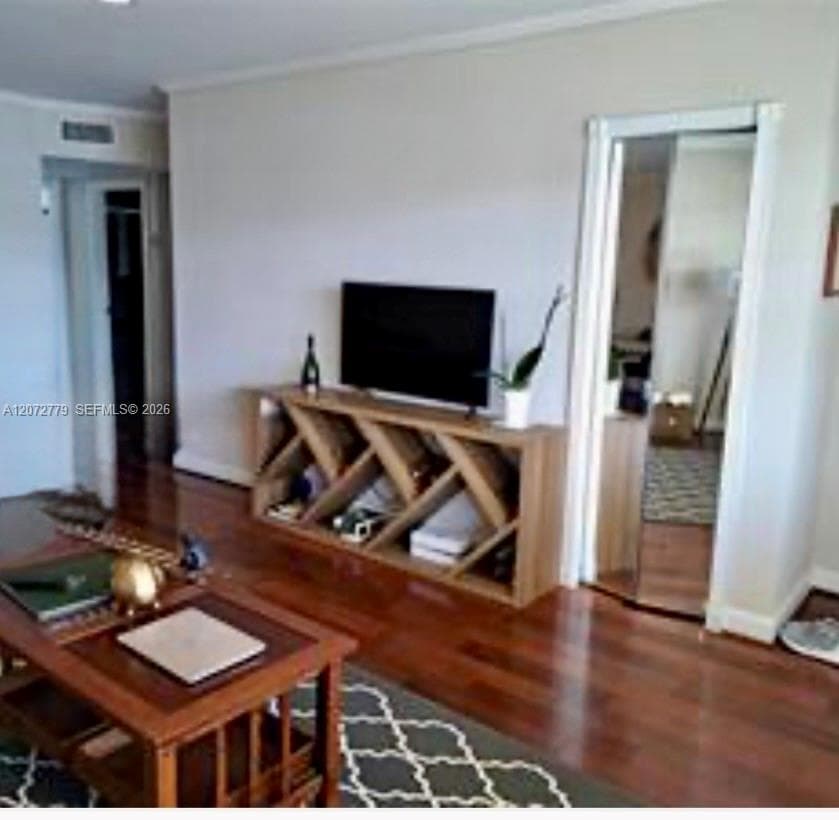 462 Golden Isles Dr # 305, Hallandale Beach FL 33009 photo 4