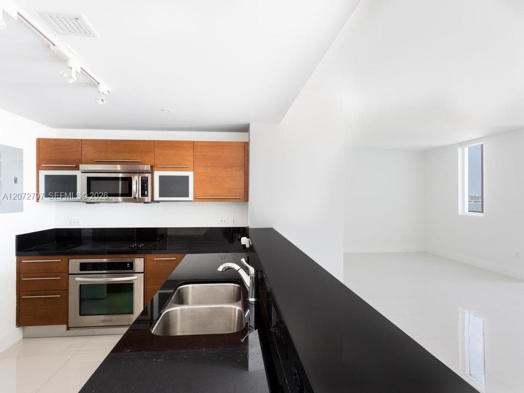 244 Biscayne Blvd # 2402, Miami FL 33132 photo 4
