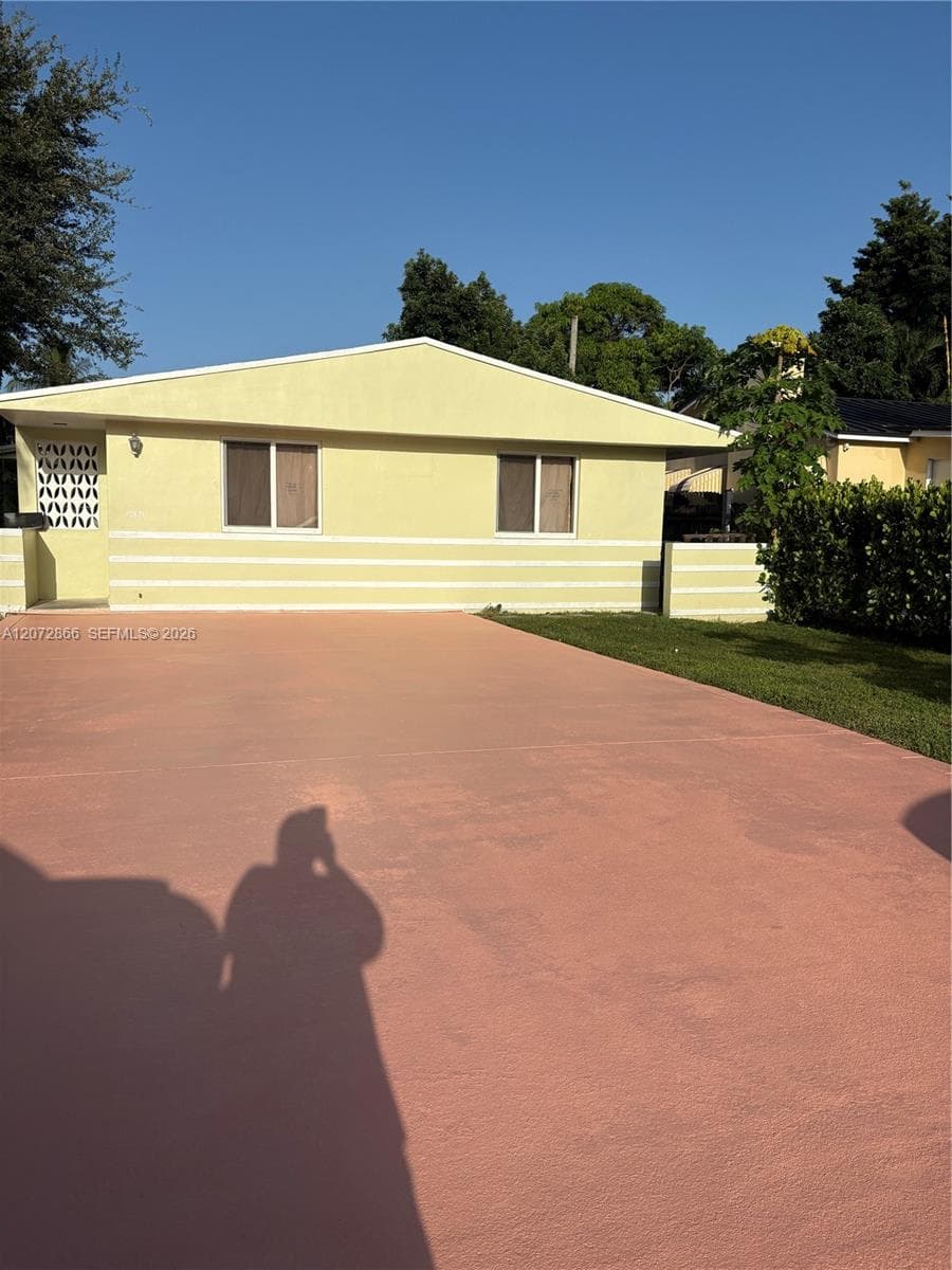 10831 NE 2nd Ct, Miami FL 33161 photo 2