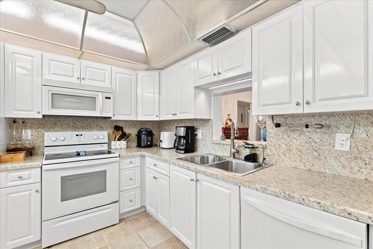 2304 LUCAYA Lane # C1, Coconut Creek FL 33066 photo 5