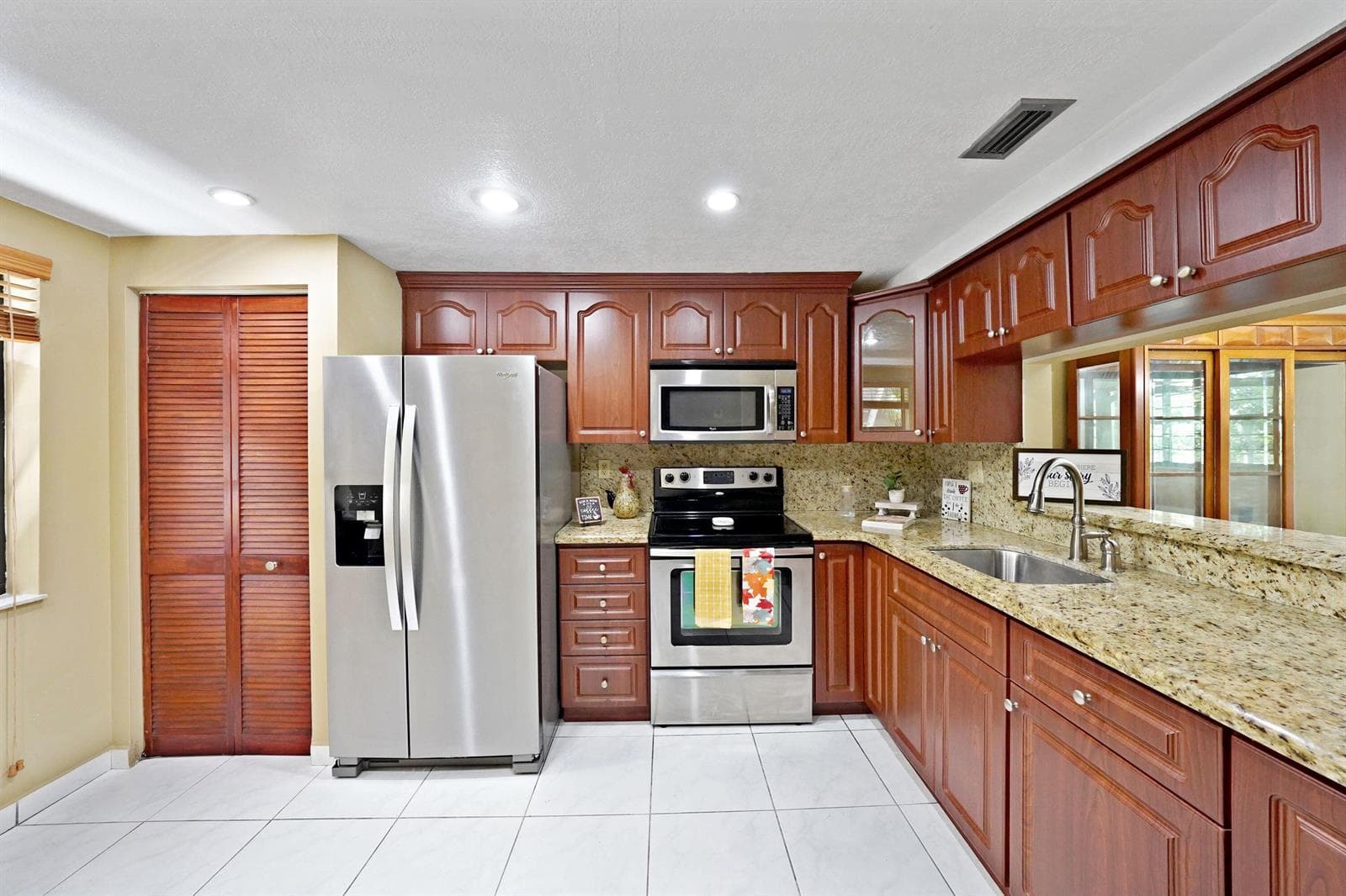 901 Colony Point Circle # 207, Pembroke Pines FL 33026 photo 4