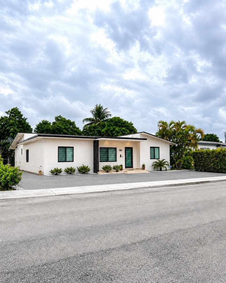 530 E 56th St # 530, Hialeah FL 33013