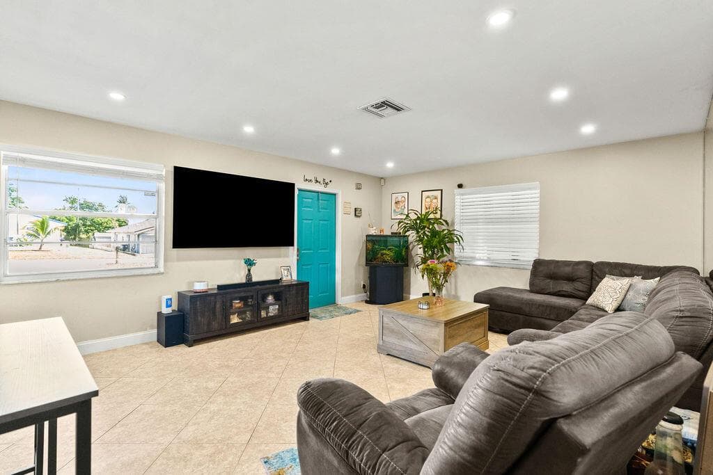 1102 Florence Road, Lantana FL 33462 photo 4