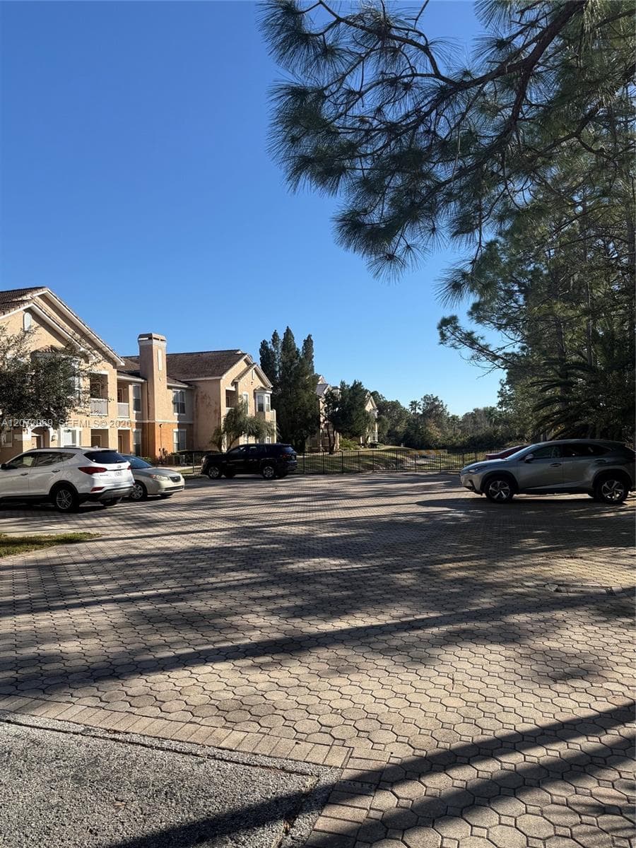 17962 VILLA CREEK DRIVE # 17962, Tampa FL 33647 photo 2