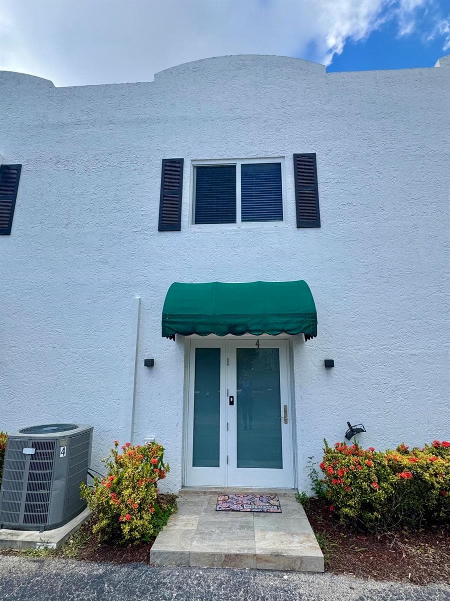 690 SE 23RD Avenue # 4, Pompano Beach FL 33062 photo 2