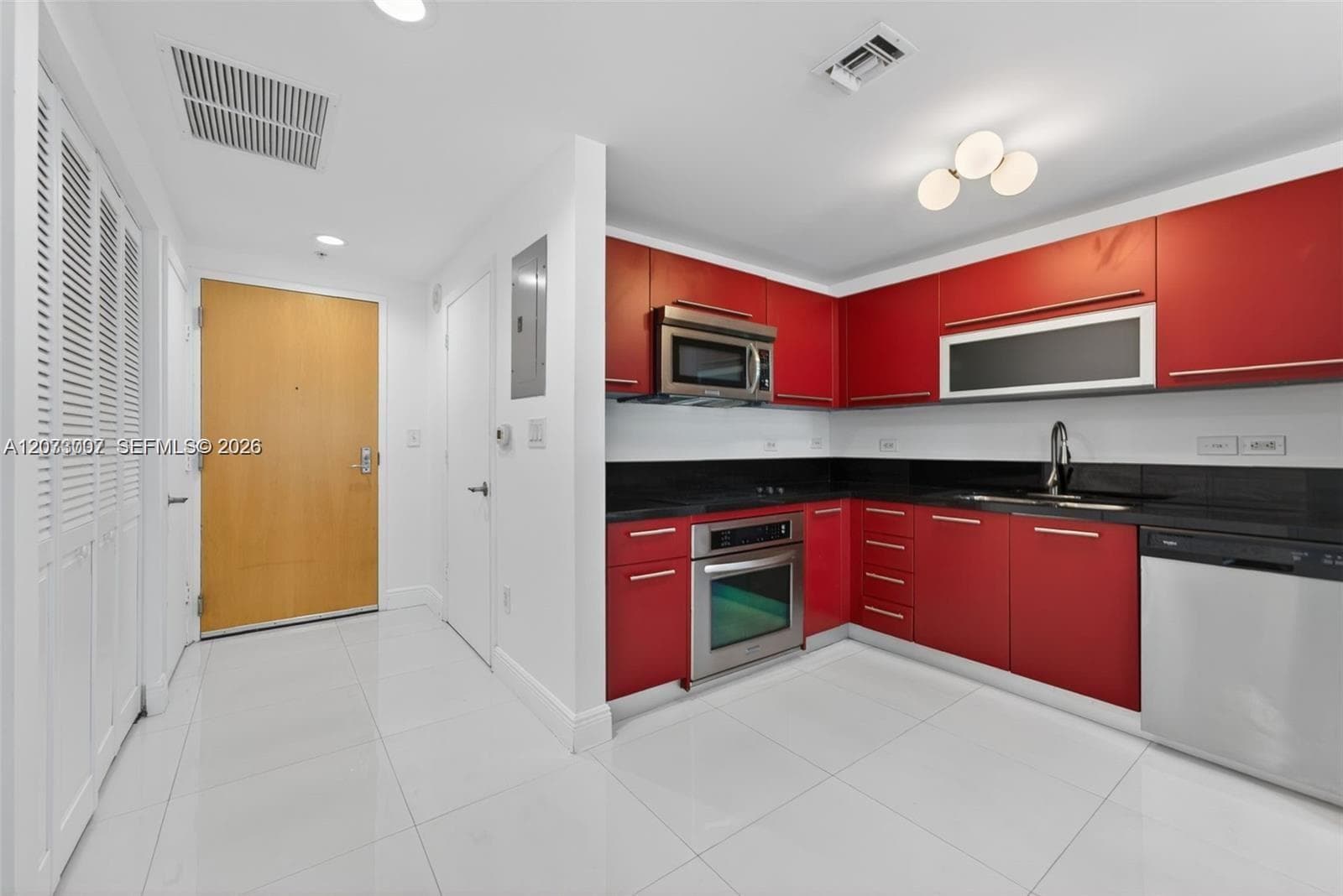253 NE 2nd St # 424, Miami FL 33132 photo 3