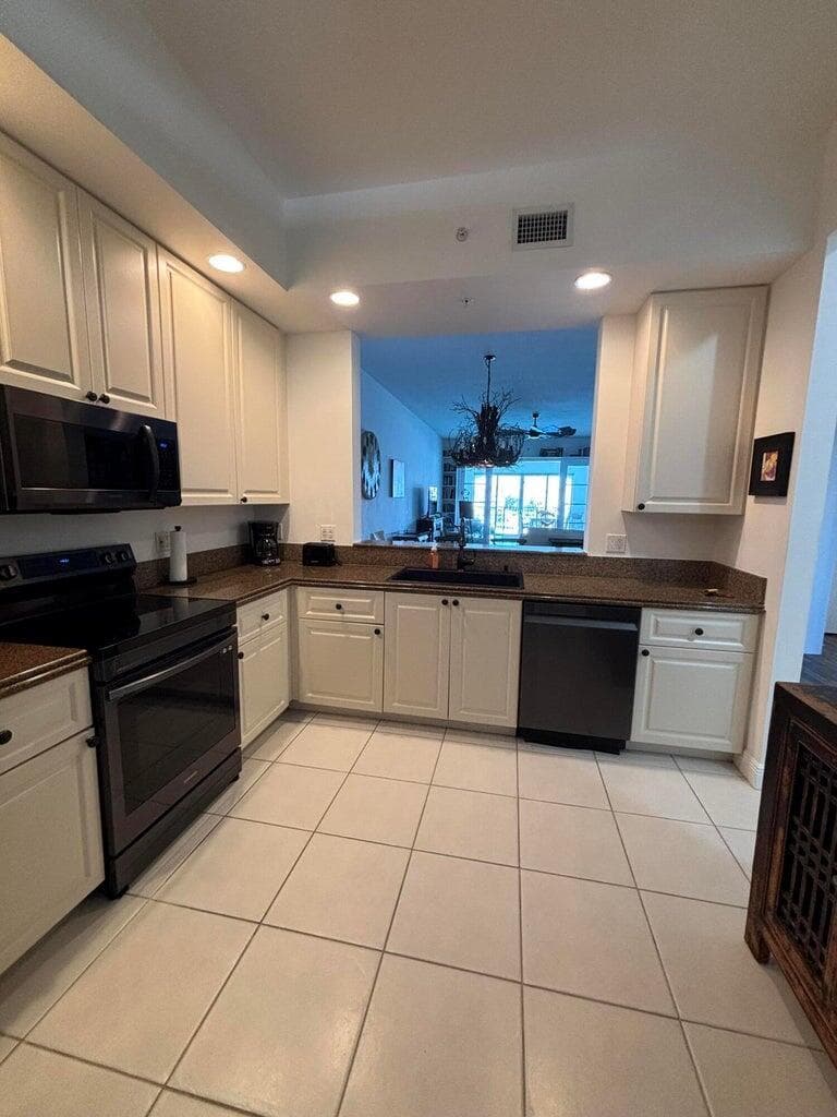 12 HARBOUR ISLE Drive W # 306, Fort Pierce FL 34949 photo 2