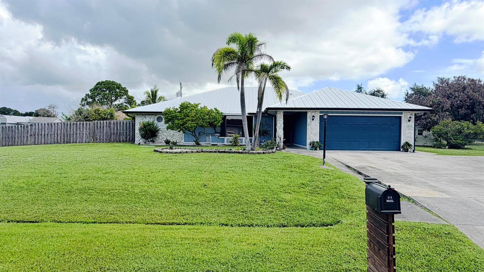 757 SE LIGHTHOUSE Avenue, Port St. Lucie FL 34983