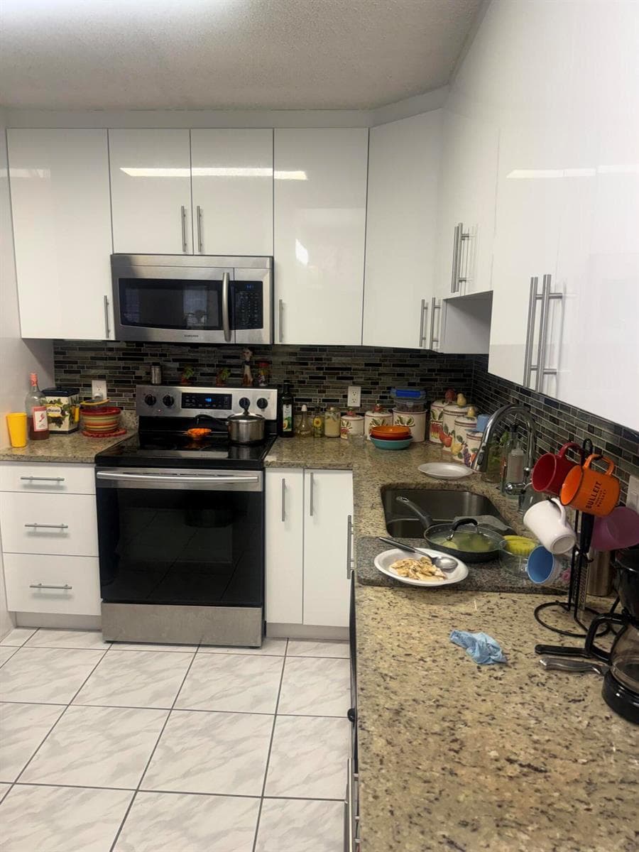 3526 LA PALMAS Court # 1, FL 33463 photo 2