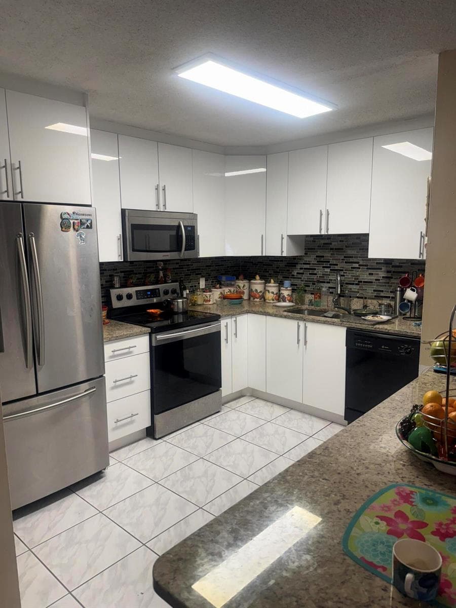 3526 LA PALMAS Court # 1, FL 33463 photo 5