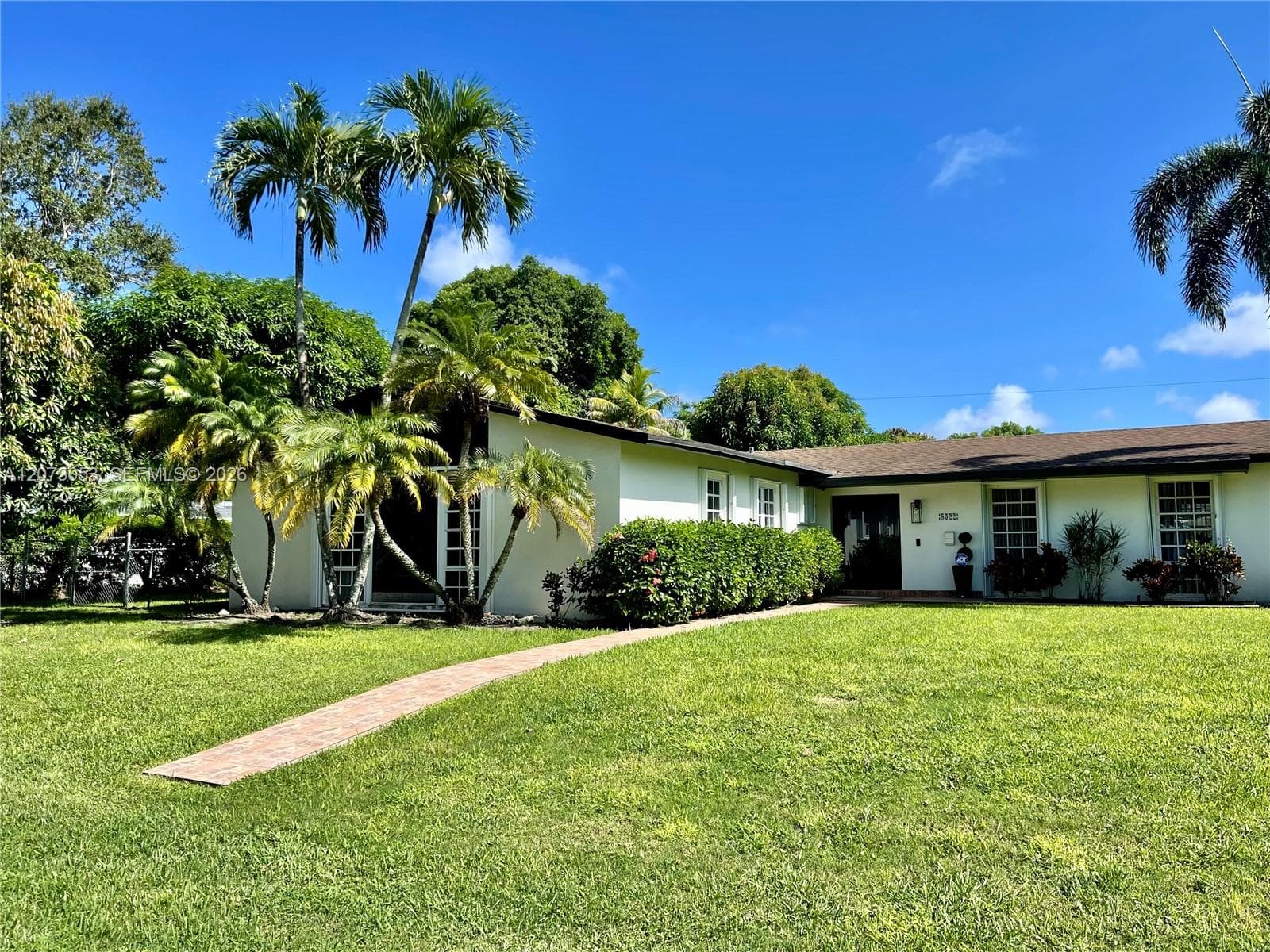 8522 SW 148th Ter, Palmetto Bay FL 33158 photo 2