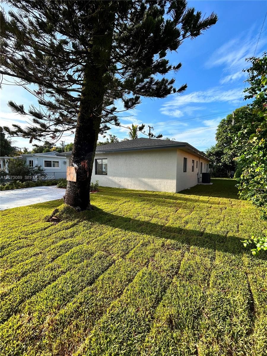 2950 NW 93 ST, Miami FL 33147 photo 2