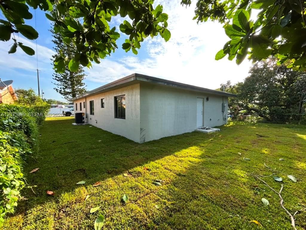 2950 NW 93 ST, Miami FL 33147 photo 4