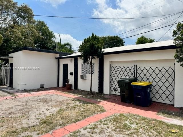 42 SE 10th Ter # 3, Dania Beach FL 33004