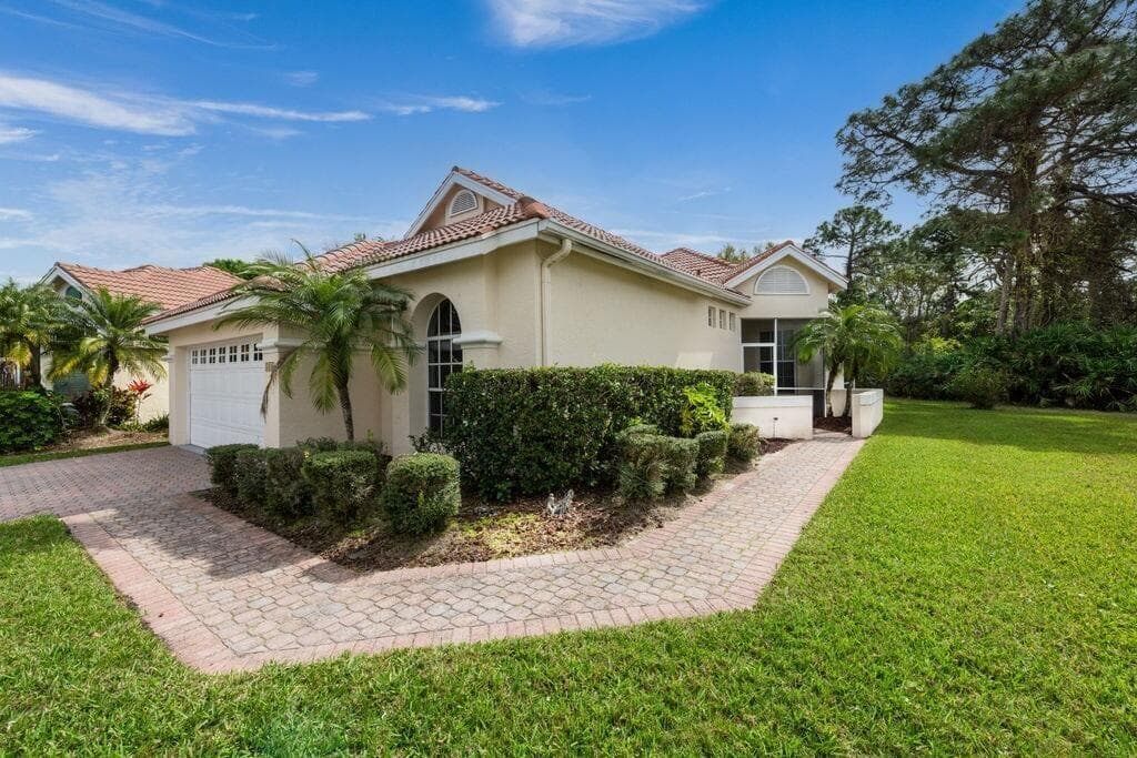 546 SW NEW CASTLE Cove, Port St. Lucie FL 34986 photo 2