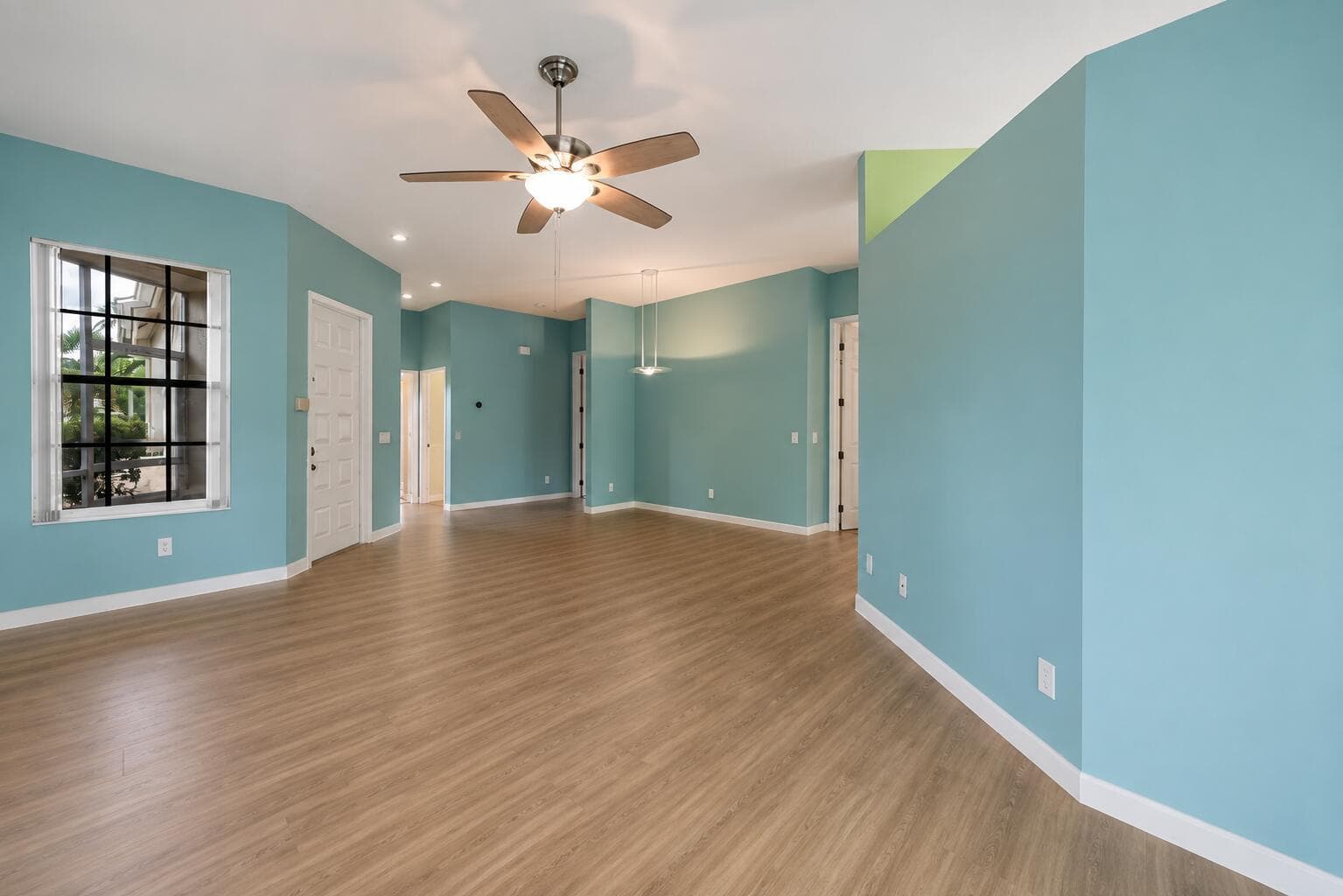 546 SW NEW CASTLE Cove, Port St. Lucie FL 34986 photo 4