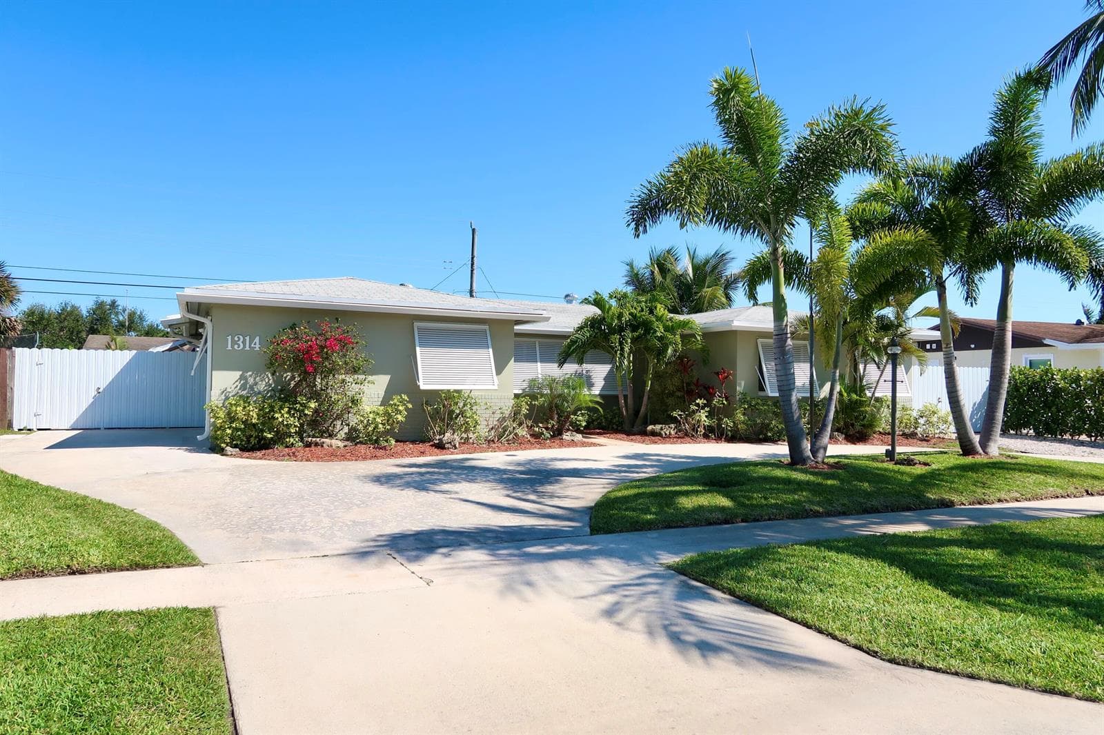 1314 BARRINGTON Drive, West Palm Beach FL 33406 photo 2