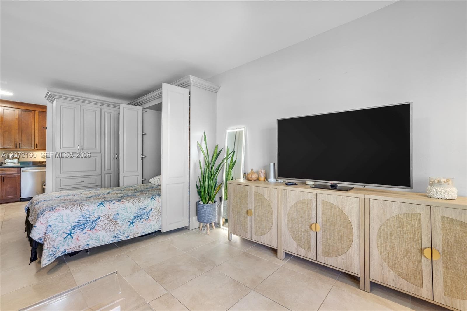 2445 Lake Pancoast Dr # 4, Miami Beach FL 33140 photo 5