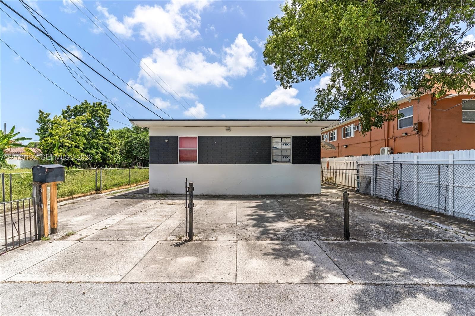 2180 NW 30th St, Miami FL 33142 photo 2