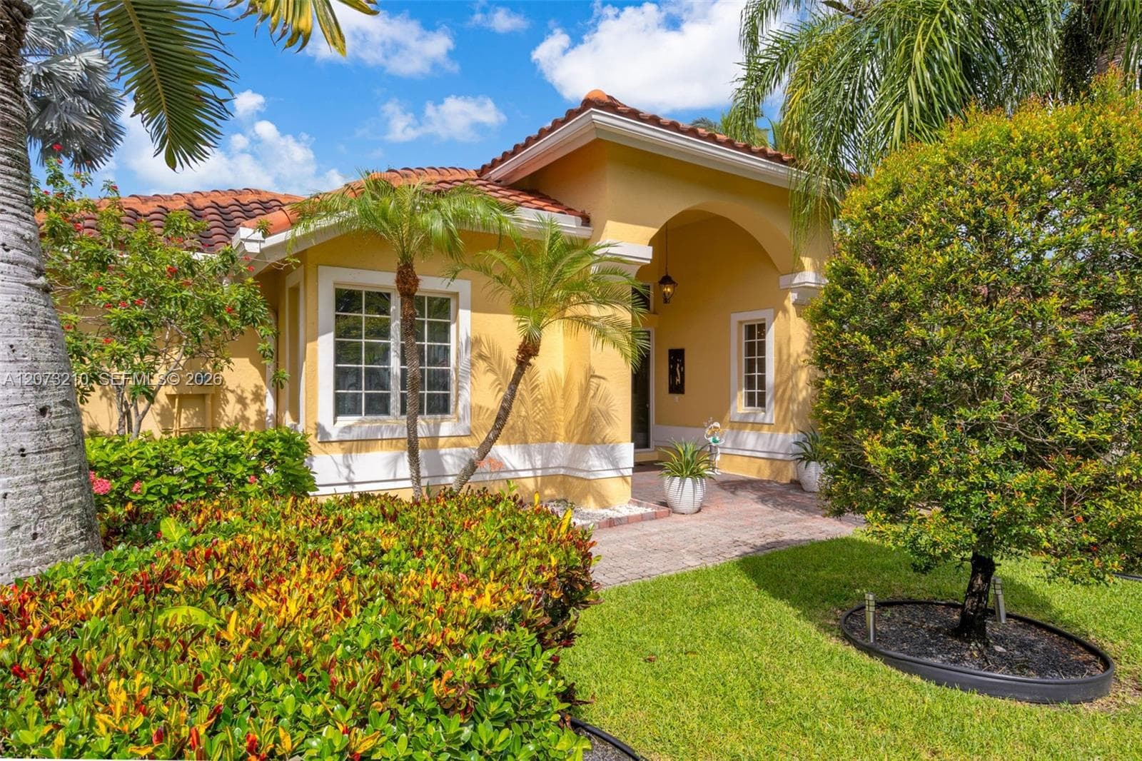 1090 SW 156th Ave, Pembroke Pines FL 33027 photo 2