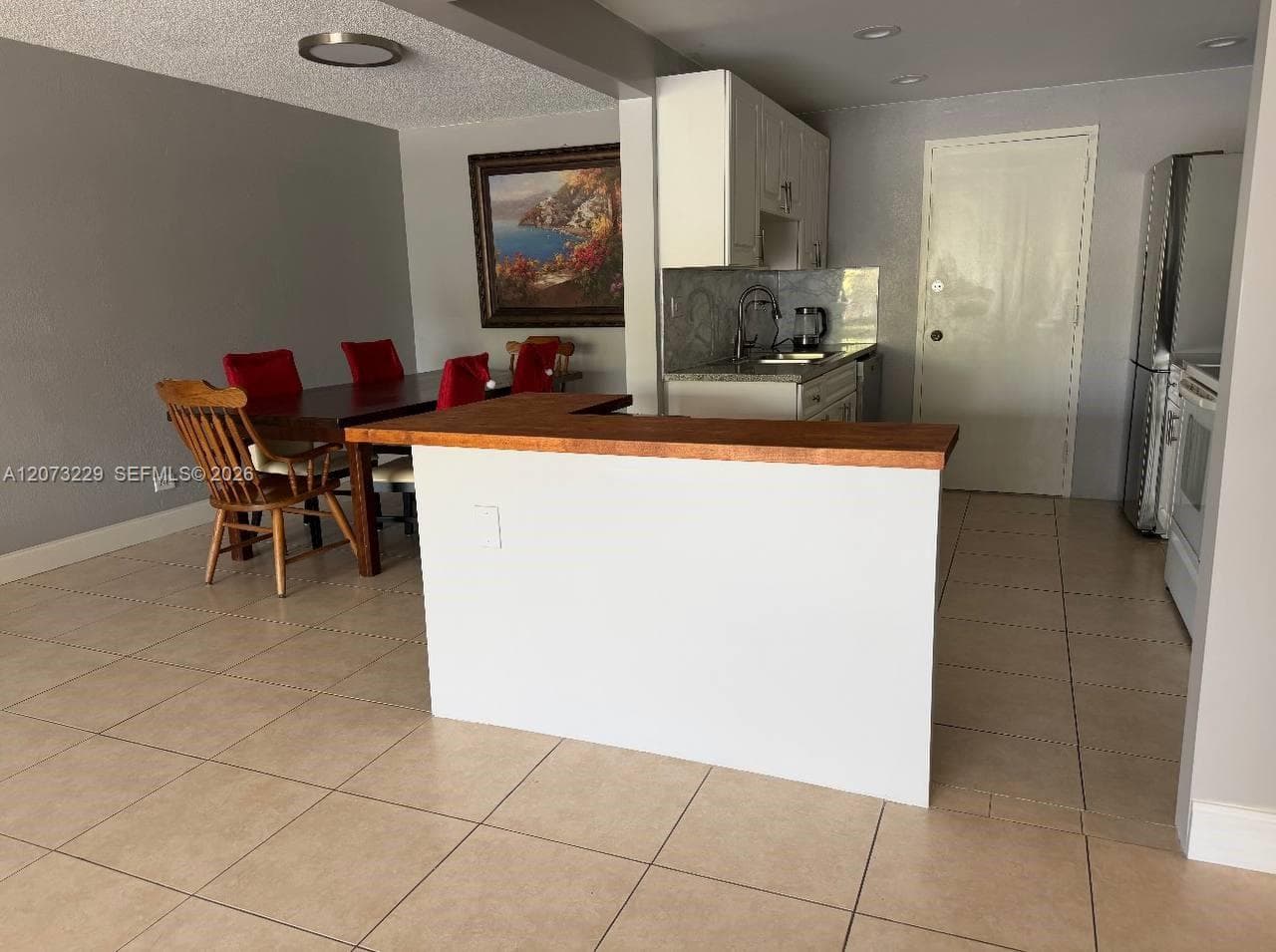 800 NE 195th St # 211, Miami, FL 33179 photo 2