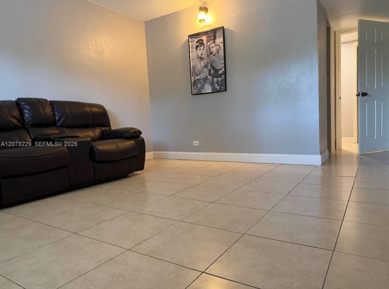 800 NE 195th St # 211, Miami, FL 33179 photo 4