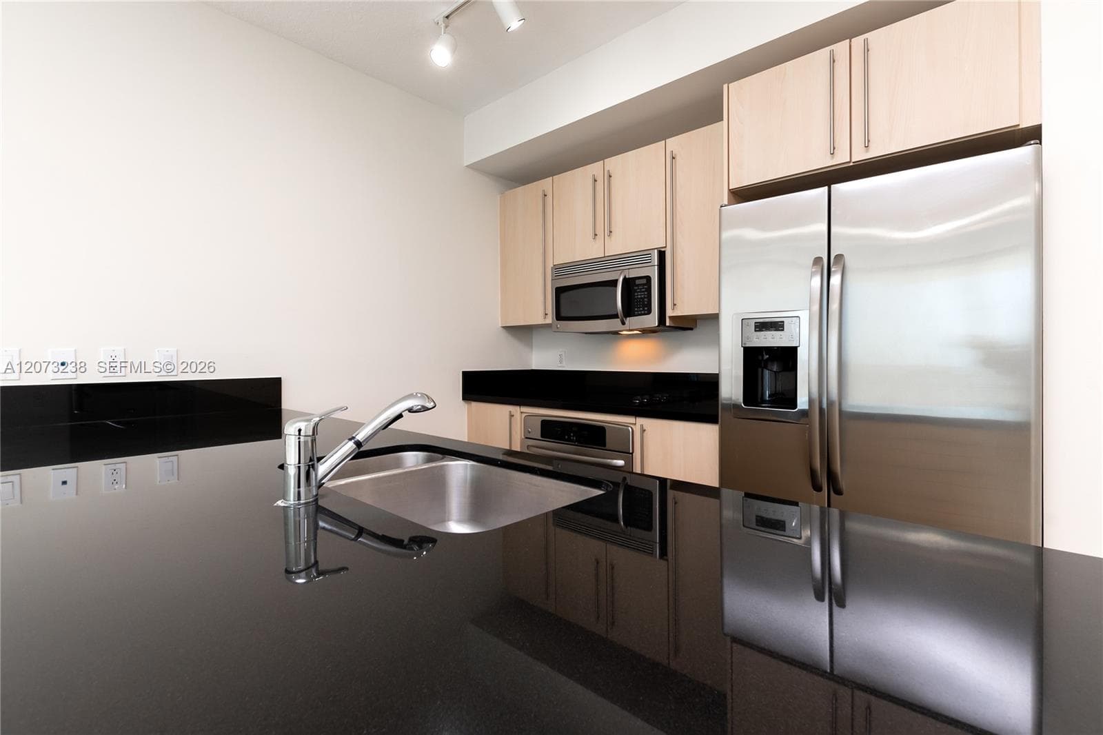 79 SW 12th St # 2602-S, Miami FL 33130 photo 2
