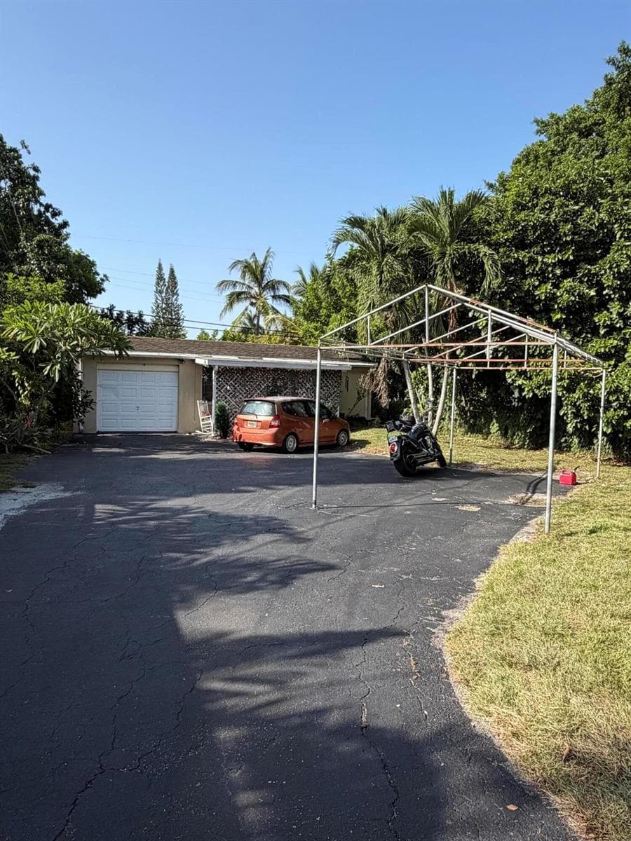 2647 PIERCE Street, Hollywood FL 33020 photo 2