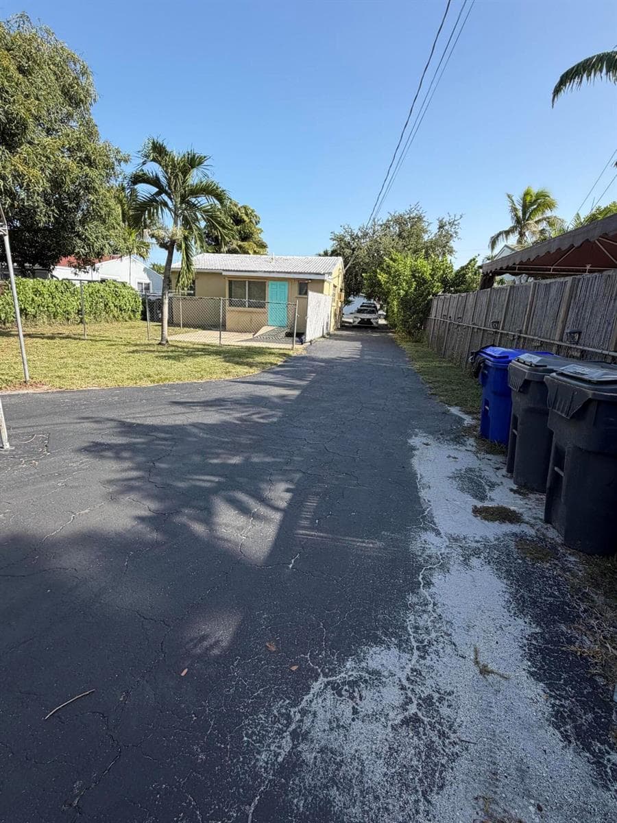 2647 PIERCE Street, Hollywood FL 33020 photo 3