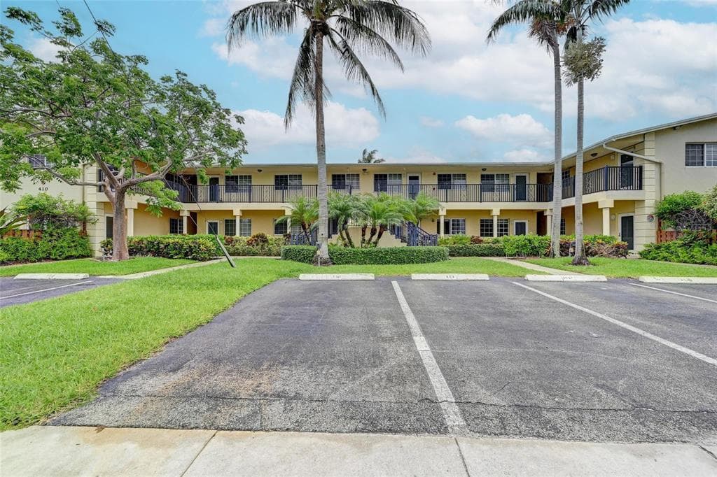 410 SW 15TH Street # 207, Pompano Beach, FL 33060 photo 2