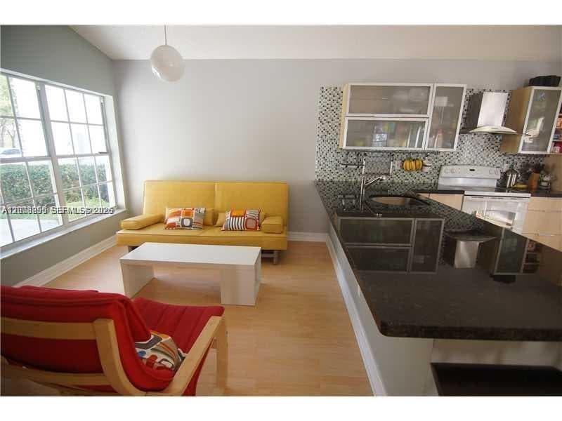 882 Garnet Cir # 882, Weston FL 33326 photo 2