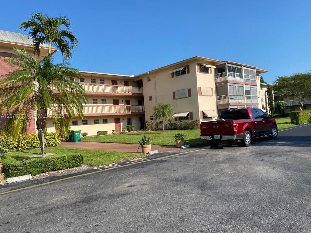 1001 Hillcrest Ct # 215, Hollywood FL 33021 photo 3