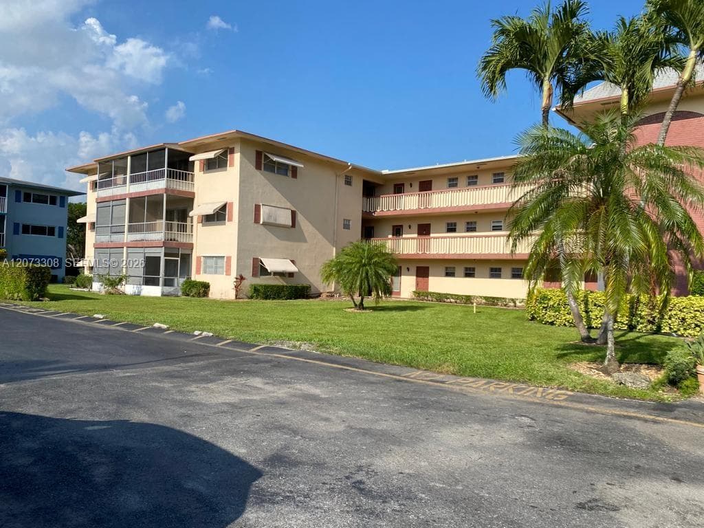 1001 Hillcrest Ct # 215, Hollywood FL 33021 photo 4