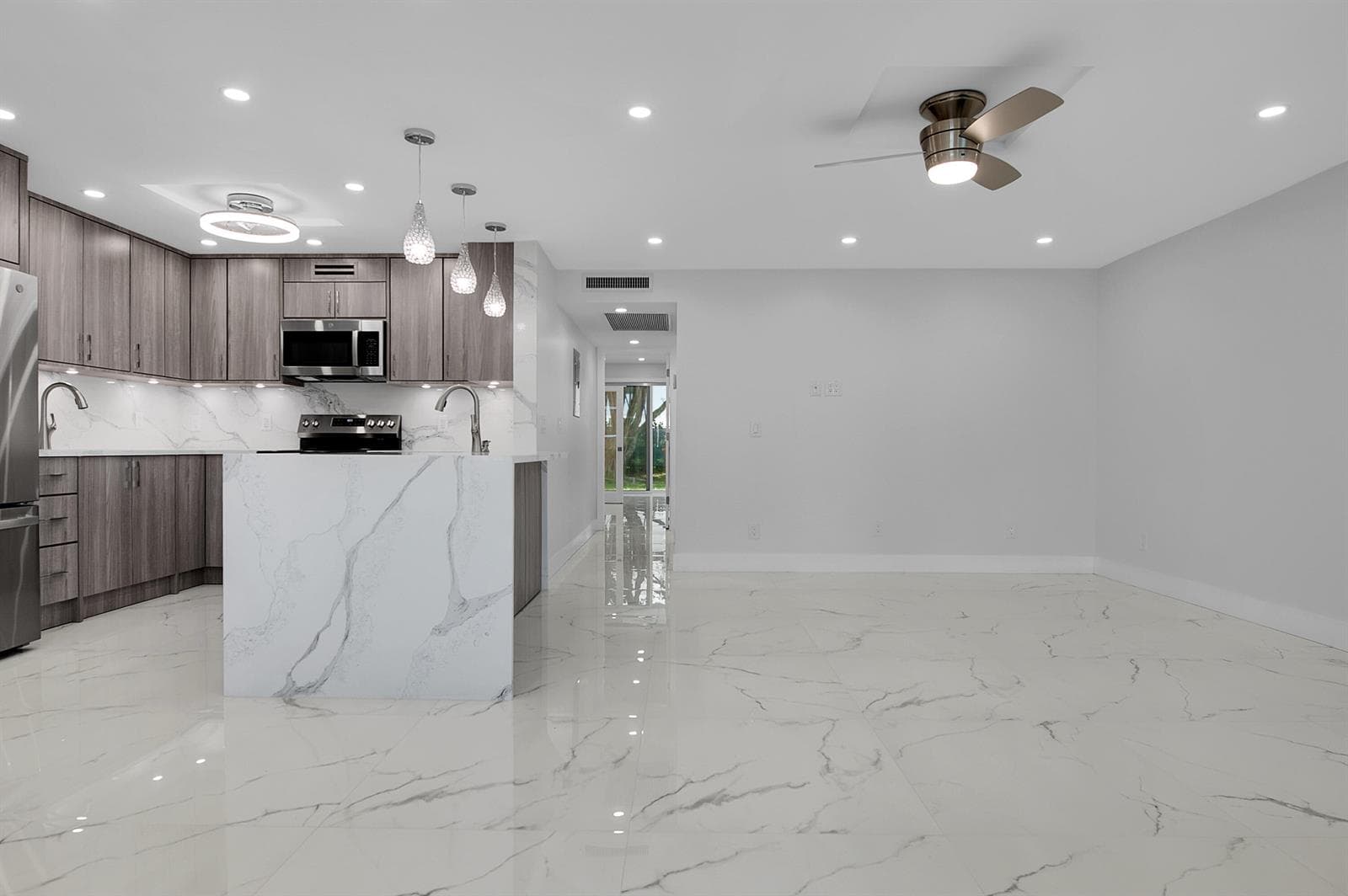 108 E Richmond A, Deerfield Beach FL 33442 photo 2