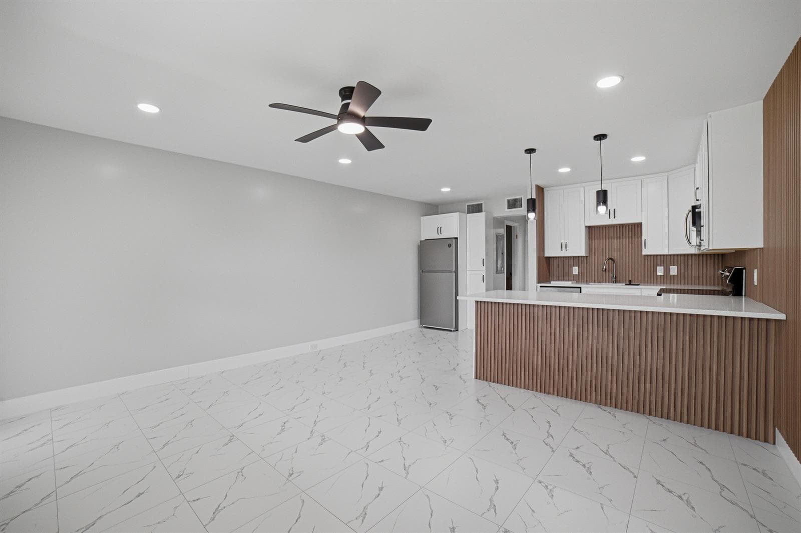 350 Farnham Q # 350, Deerfield Beach FL 33442 photo 2