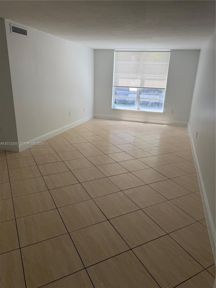 210 SW 11th St # 204, Miami FL 33130 photo 2