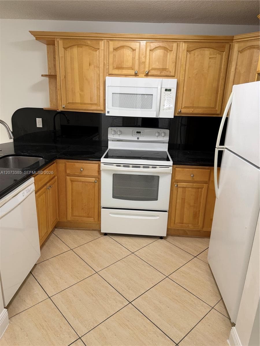 210 SW 11th St # 204, Miami FL 33130 photo 4