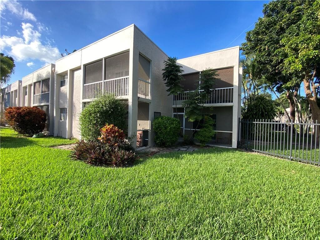 8506 OLD COUNTRY Manor # 213, Davie FL 33328