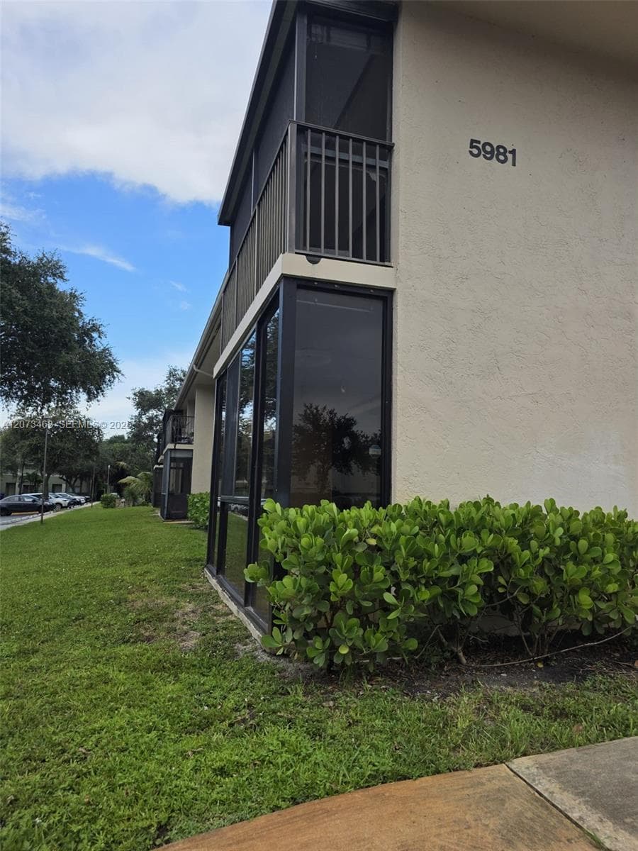 5981 Washington St # 206, Hollywood FL 33023
