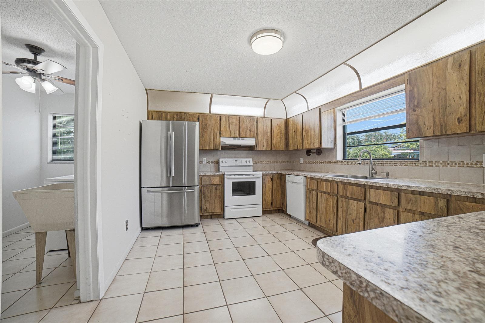 4340 SW 74th Avenue, Davie FL 33314 photo 5