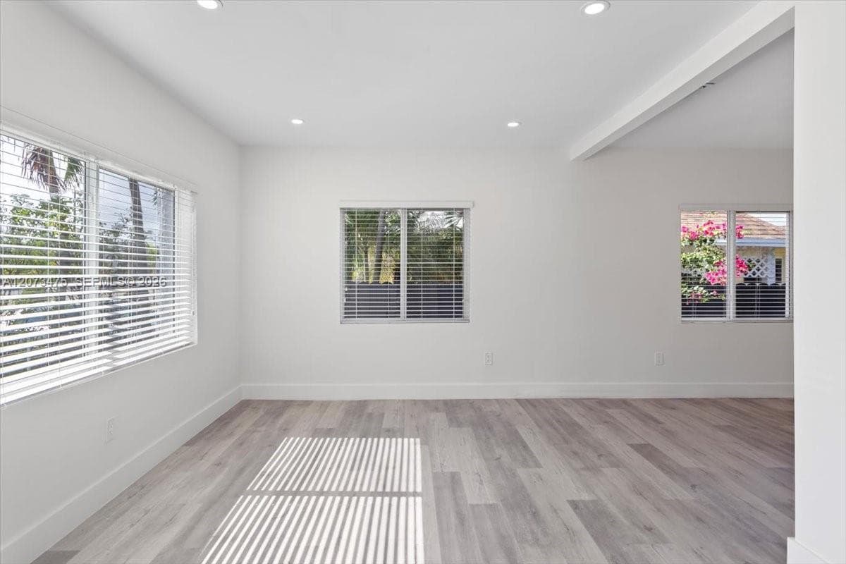 449 E 10th St, Hialeah FL 33010 photo 4