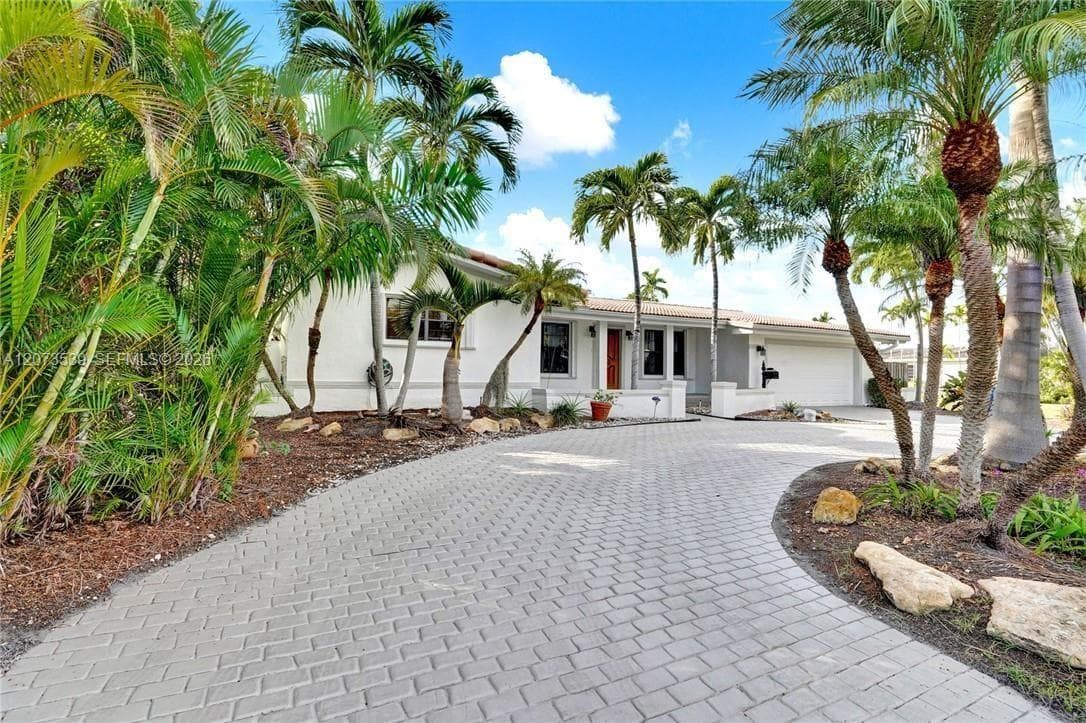 612 Hibiscus Dr, Hallandale Beach FL 33009 photo 2