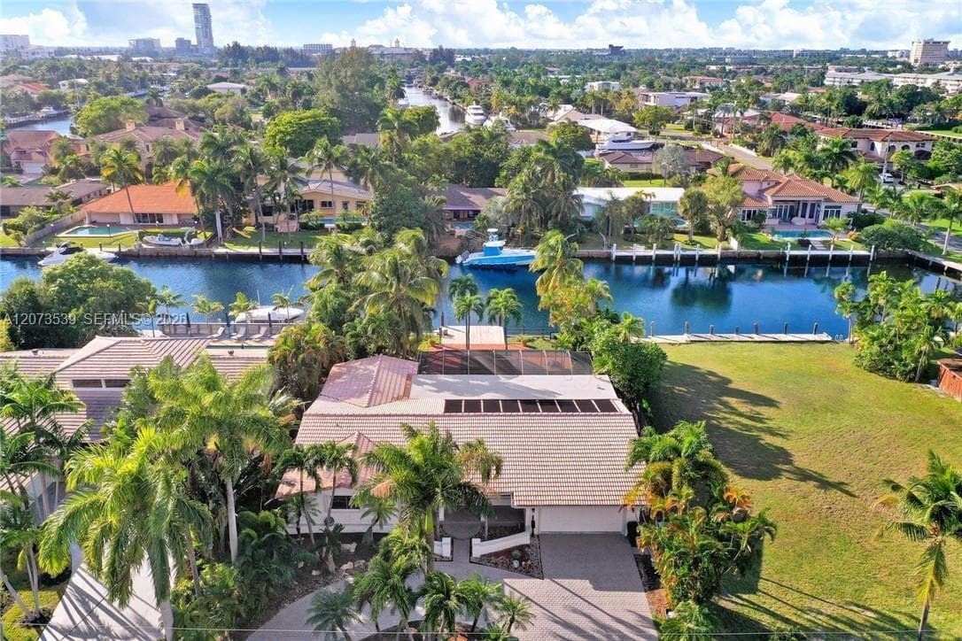 612 Hibiscus Dr, Hallandale Beach FL 33009